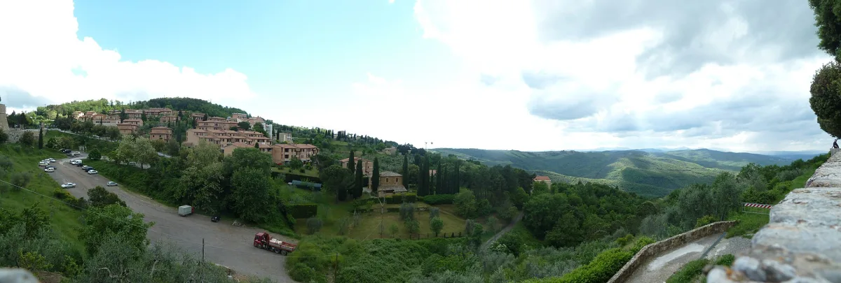 Montalcino e la Val d’Orcia in auto elettrica: punti di ricarica e consigli 2026